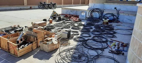دستگیری ۱۹ سارق و مالخر سیم و تجهیزات برق رسانی در سیرجان